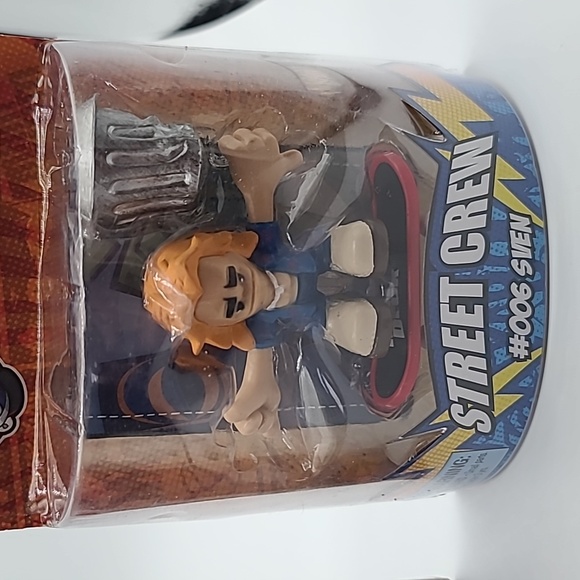 Tech Deck Dude #006 Sven and #159 Momona - Picture 3 of 5